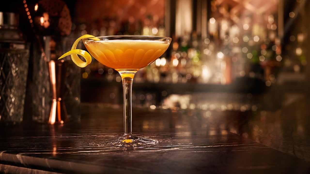 ruou cocktail mua thu 2019 - cocktail The Declaration - elle man feature 1