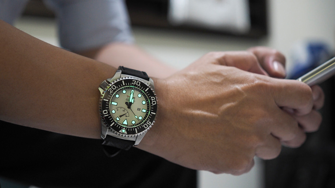 15+ mẫu đồng hồ nam dây da siêu đẹp thịnh hành nhất 2021