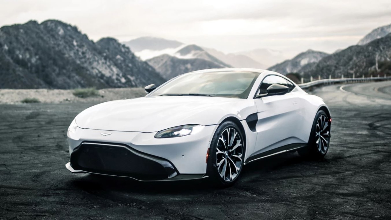 mau sieu xe - xe aston martin vantage - ELLE Man - 10 - 2019