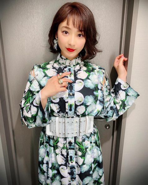diễn viên nhật - yuna mặc váy hoa