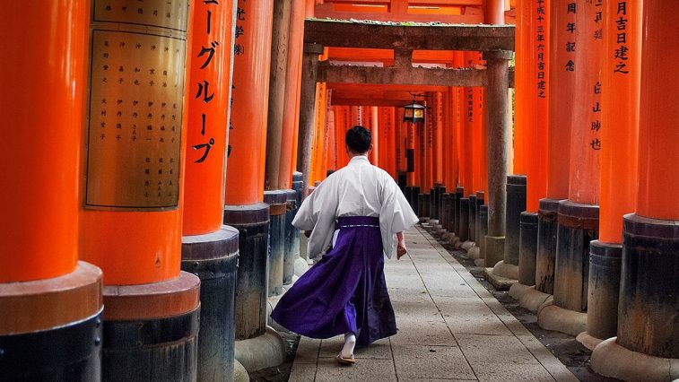 fushimi inari-du lich tu tuc nhat ban