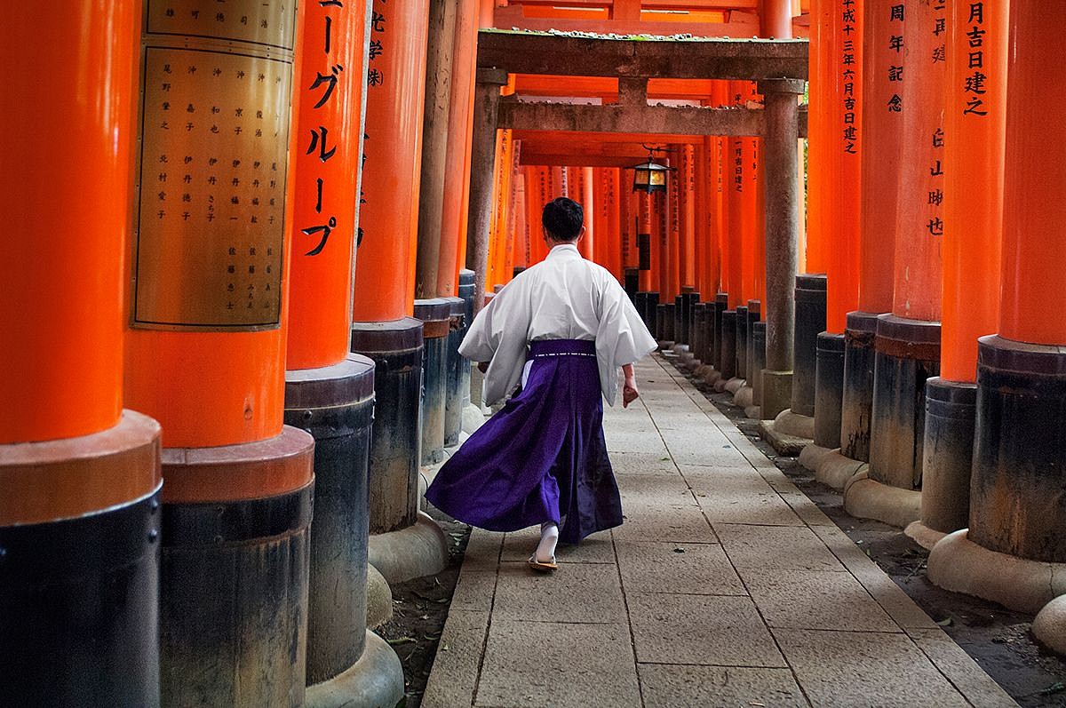 fushimi inari-du lich tu tuc nhat ban