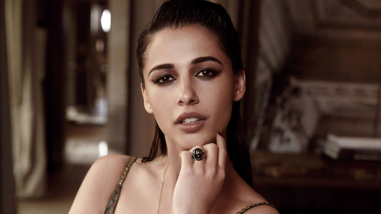 diễn viên naomi scott