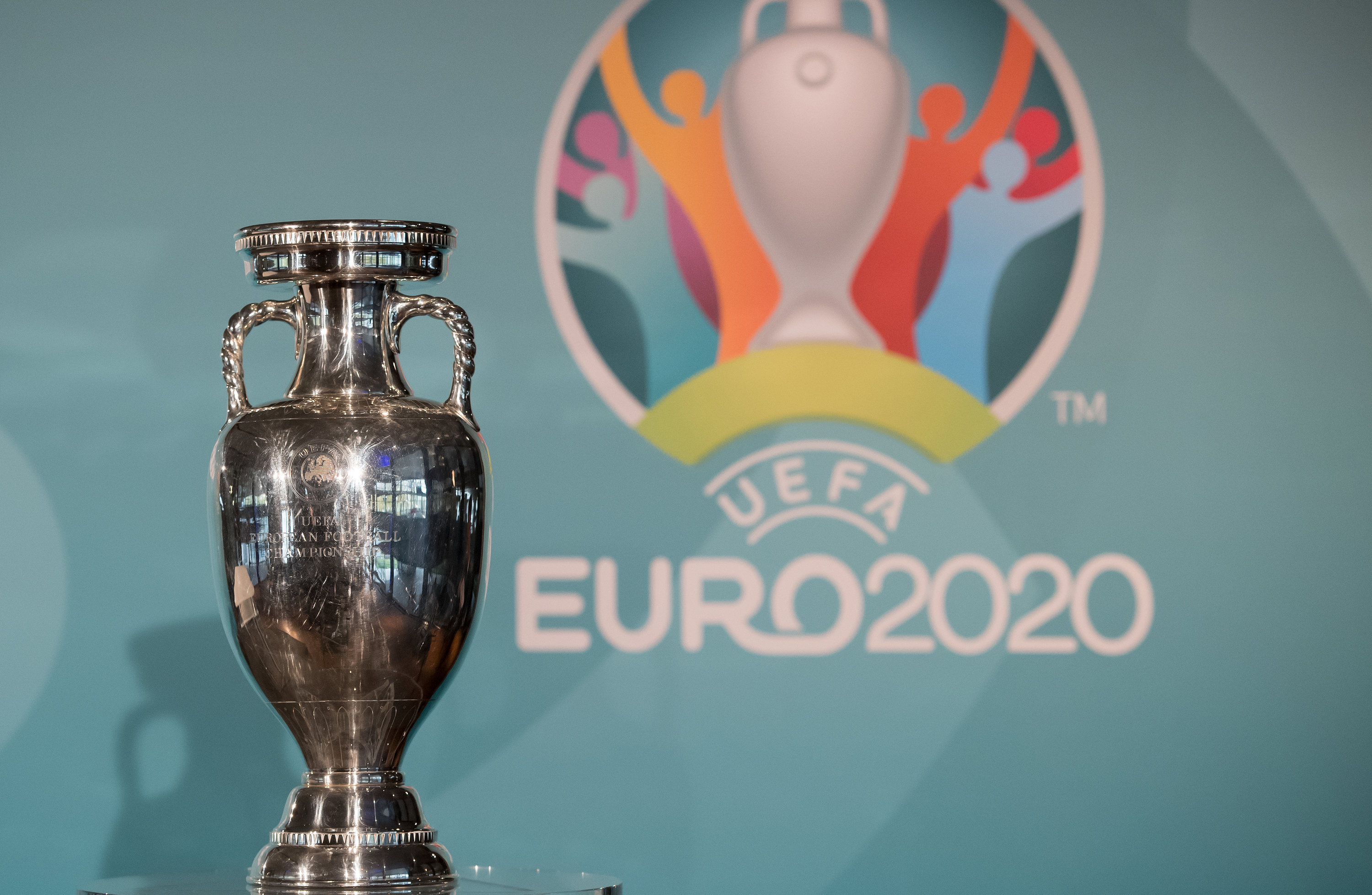 1-giai-euro-2020-elleman.jpg