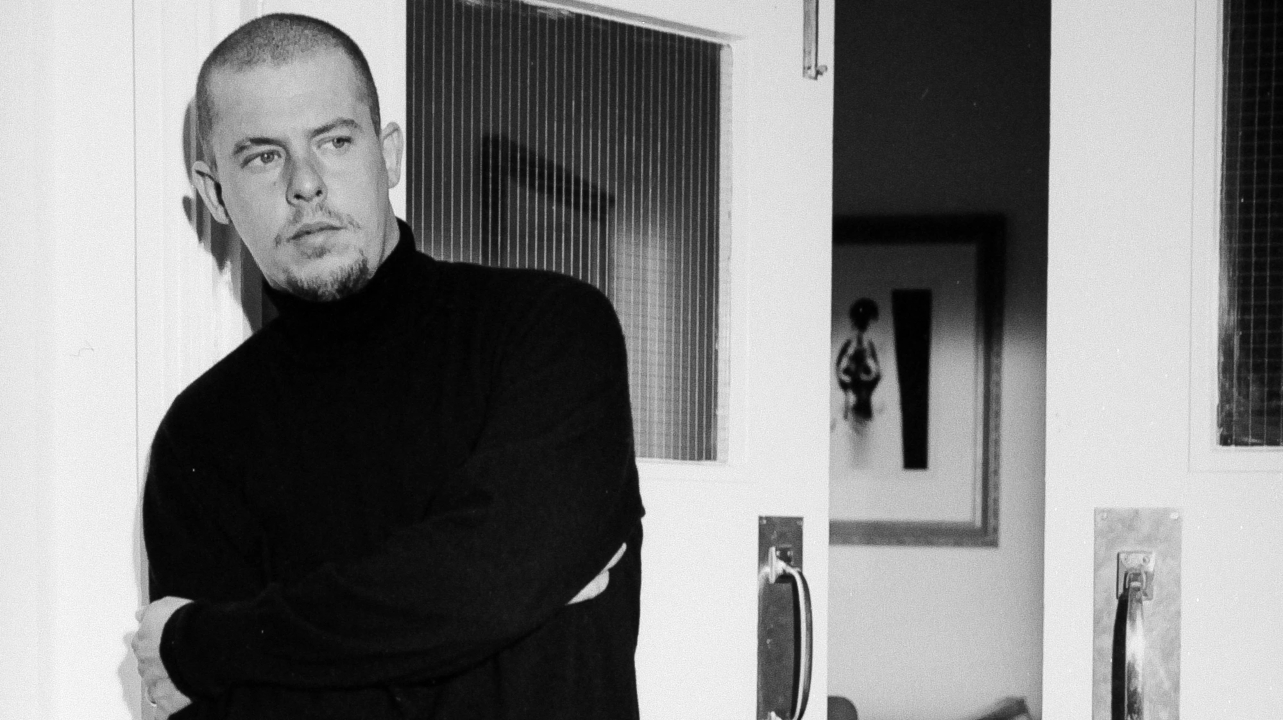 sinh nhật nhà thiết kế thời trang alexander mcqueen feature elle man