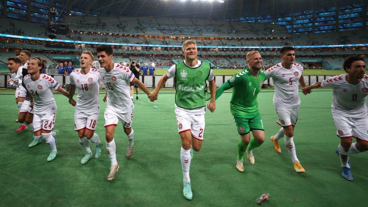 Đan Mạch ăn mừng chiến thắng tại Tứ Kết Euro 2020