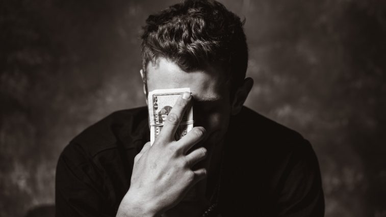 Lý do tâm lý ẩn sau vấn đề tiền bạc của bạn Travis Essinger Unsplash