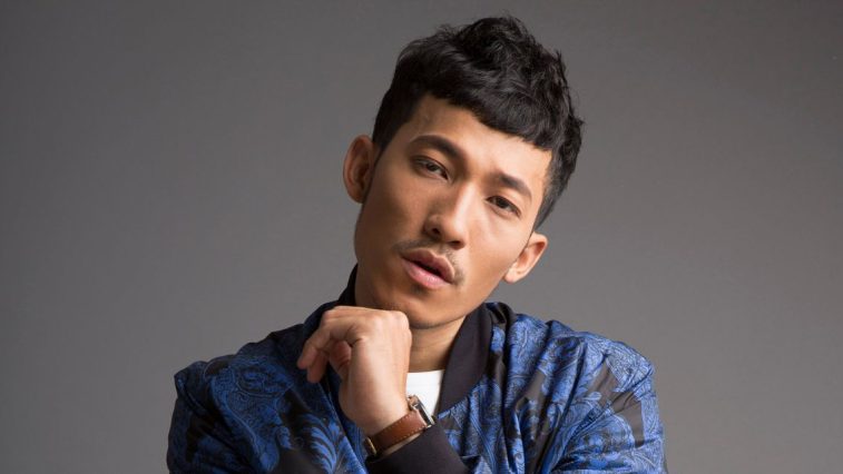 mọc râu