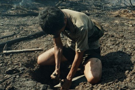 Người lính phải tìm cách giữ vững niềm tin giữa thời bom đạn. (Ảnh: Tư liệu)