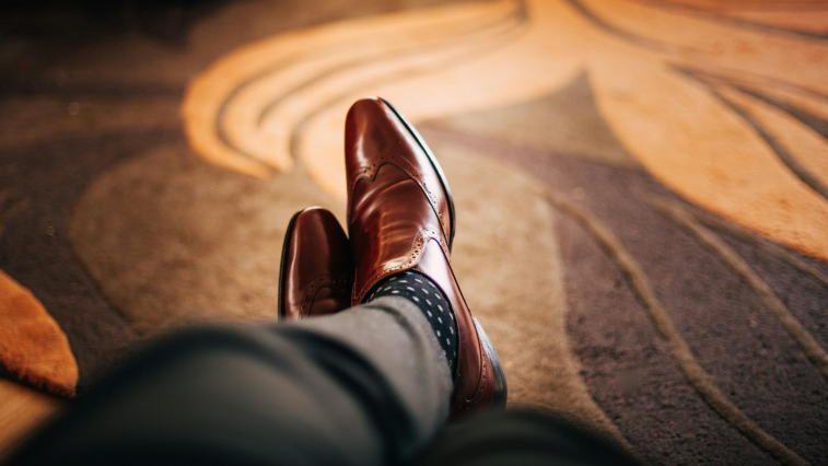 Chọn tất vớ phù hợp với giày tây