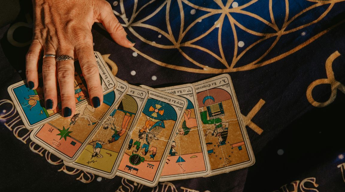 Tarot tháng 3/2026: Tài chính của bạn có gì thú vị?