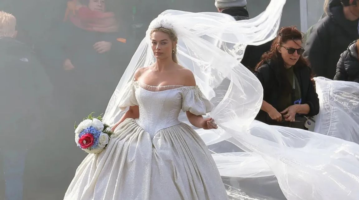 Review “Đồi gió hú”: Khi bi kịch kinh điển khoác lên diện mạo mới