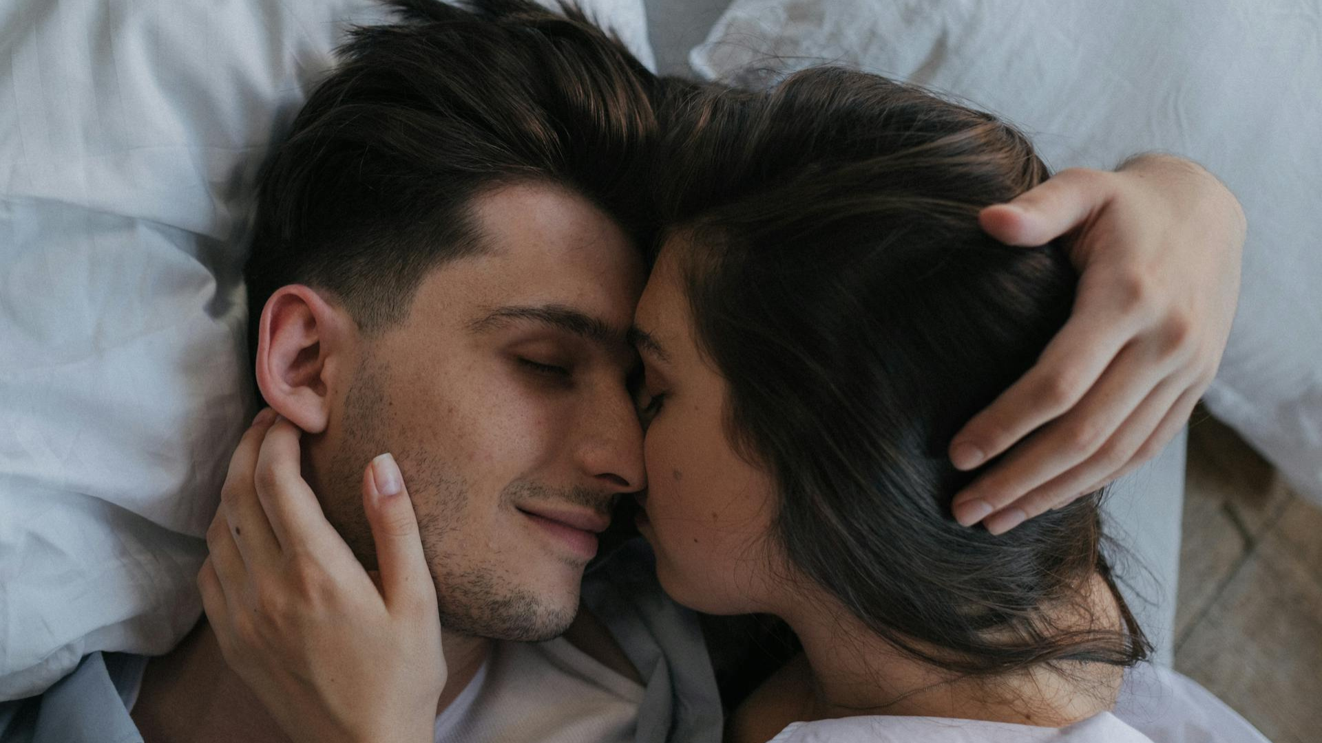 Bedroom Talk: Bí quyết đơn giản giúp đời sống tình dục thăng hoa