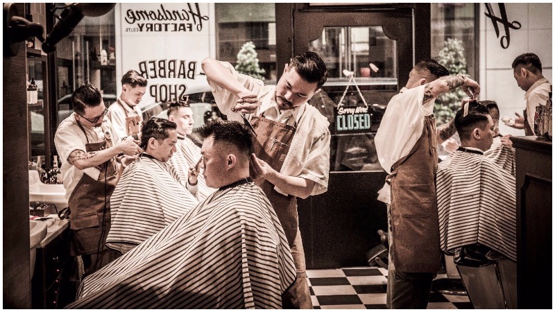 Cơ duyên với nghề cắt tóc nam của ông chủ barbershop Vũ Trí  VnExpress  Giải trí