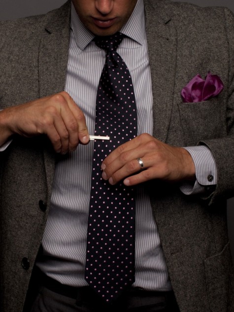 5 phụ kiện cơ bản dành cho đồ suit - tie clip - elle man