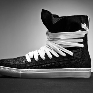 20 kiểu giày sneaker nam hot năm 2015 - Sản phẩm SuperYacht Kissing Laces của Krisvanassche - elleman.