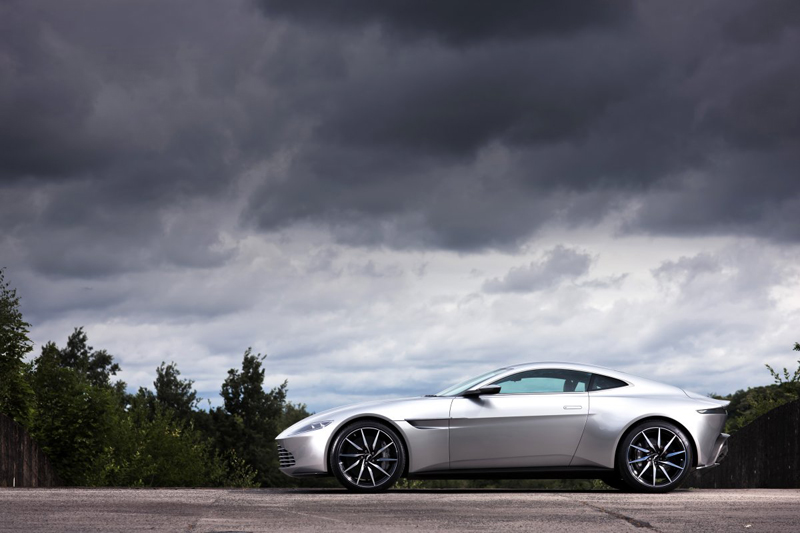 Kỷ niệm chặng đường 50 năm cùng series phim Điệp Viên 007, hãng Aston Martin đã quyết định tạo ra chiếc xe DB10 hoàn toàn mới thay vì sử dụng xe có sẵn cho James Bond.