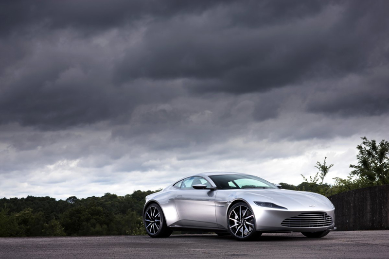 DB10 giống V8 Vantage ở động cơ V8, dung tích 4,7 lít, sản sinh công suất tối đa 480 mã lực. Nhờ đó, Aston Martin DB10 có thể tăng tốc từ 0 lên 96 km/h trong 4,7 giây.