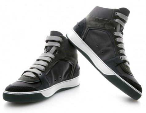 High-top Sneaker rất được giới trẻ ưa chuộng.