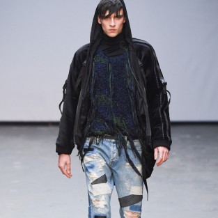 Các xu hướng áo & quần jeans nam hot 2016 - embellished James Long disstressed patchwork - elleman
