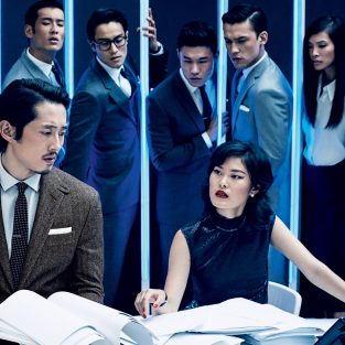 Steven Yeun (Glenn) của The Walking Dead lịch lãm với suit