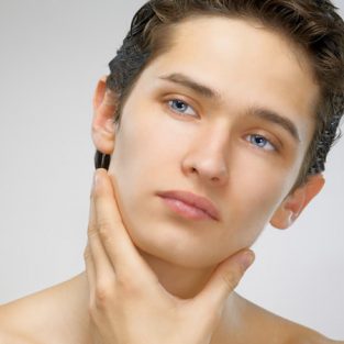 ch%C4%83m-s%C3%B3c-da-m%E1%BA%B7t-tu%E1%BB%95i-20-featured-image-elle-man-313x313.jpg