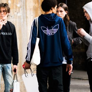 Gây ấn tượng với bạn gái cùng áo khoác Hoodie