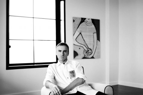 Raf Simons hé lộ logo mới của Calvin Klein