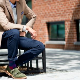 Những cách phối cùng quần chinos xanh navy quyền lực