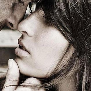 Đôi khi trong chuyện tình yêu, chúng ta quên mất nửa kia của thế giới