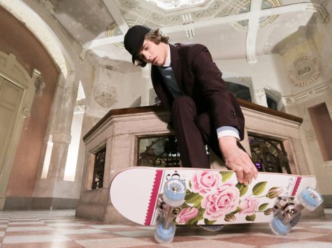 Pitti Uomo 92 với chủ đề vùng đất Wonderland tràn ngập hoa
