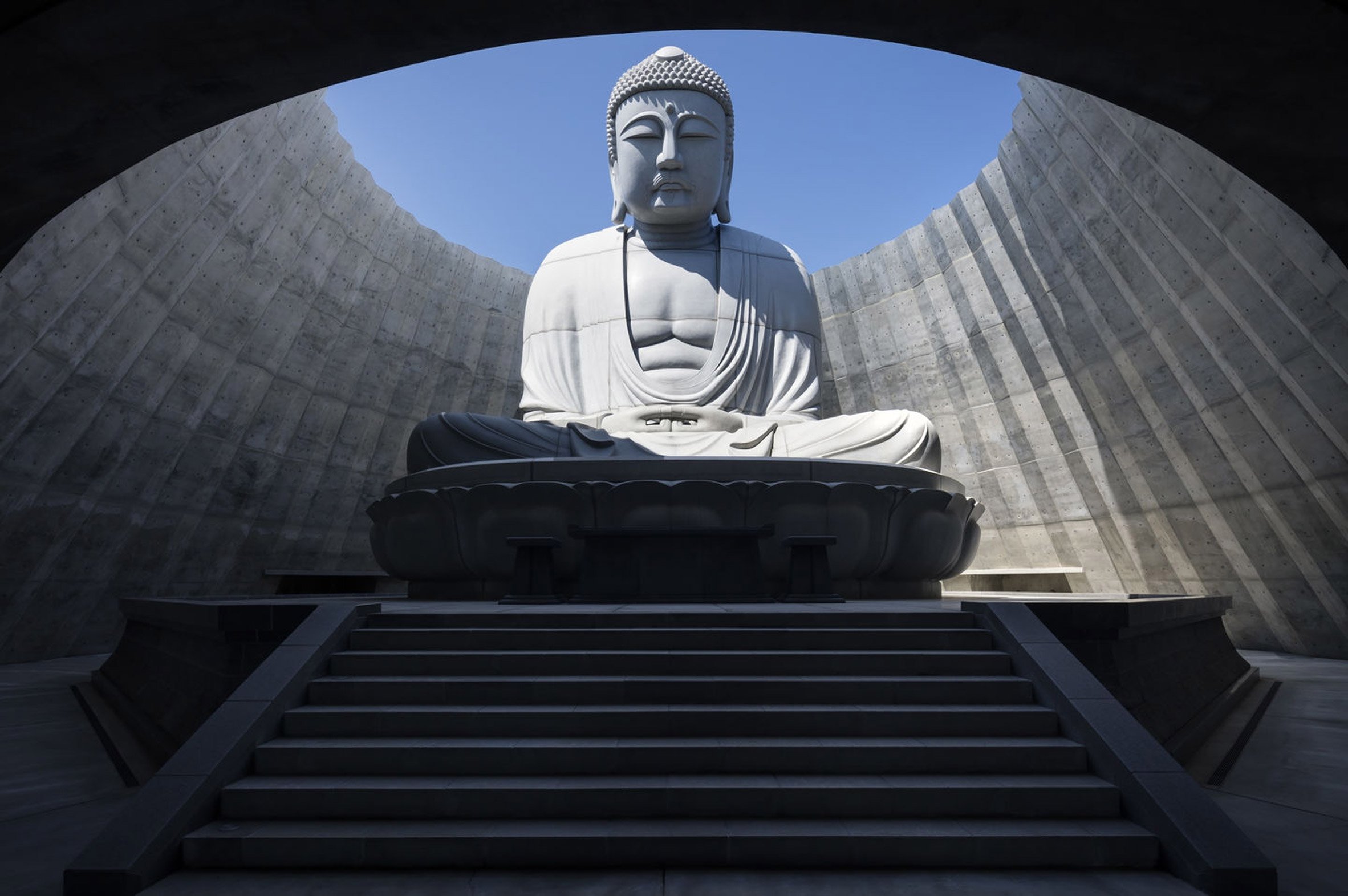 Du lịch Nhật Bản: Đến thăm Ngọn đồi của Đức Phật | ELLE Man Việt Nam