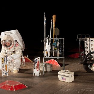 Tom Sachs khai trương triển lãm nghệ thuật "Objects of Devotion"