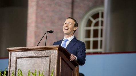 Mark Zuckerberg ra tòa, bảo vệ quyền hành tại Facebook
