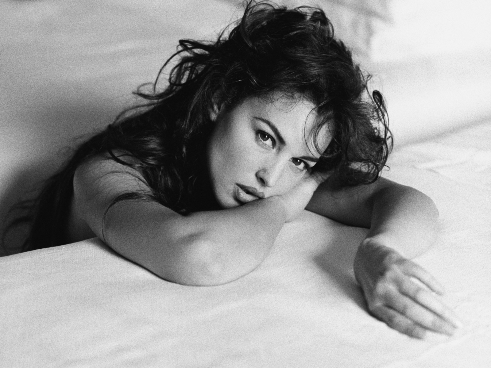 monica bellucci - elle man 4