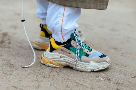 giay the thao - balenciaga triple s - elle man 2