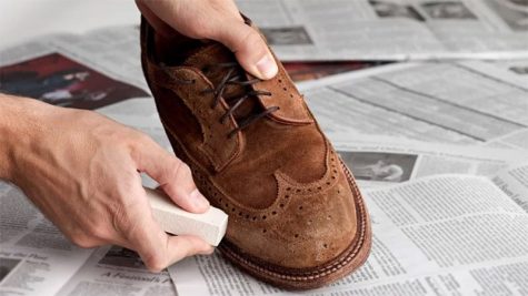 Những cách vệ sinh giày da lộn mà nam giới nên biết