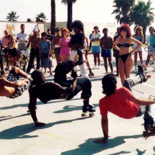 Âm nhạc và thời trang Hip Hop, chỉ là một trào lưu hay là nền văn hóa ảnh hưởng mạnh mẽ đến thời trang