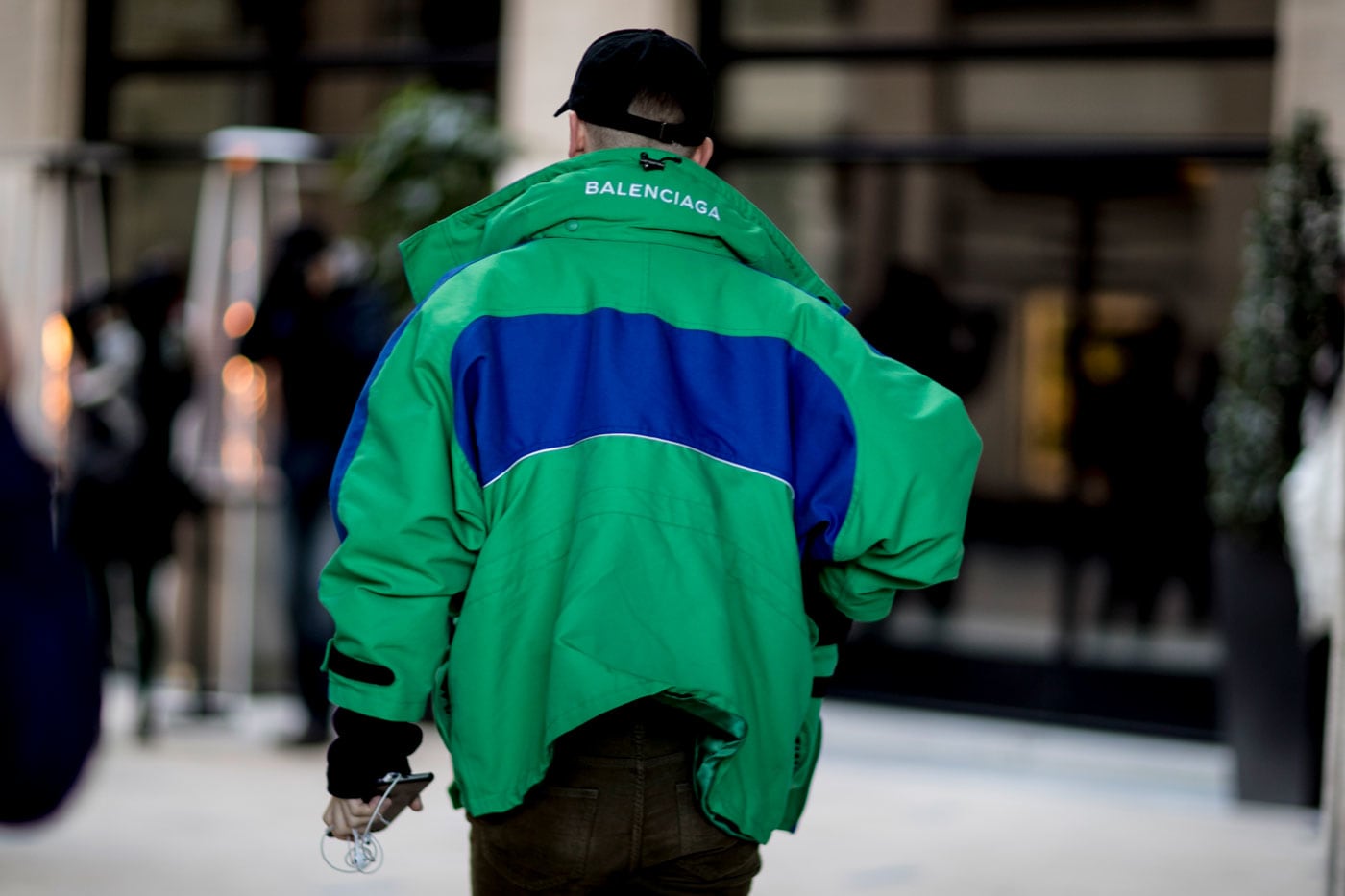 ELLE Man Style Calendar mix & match với trang phục in logo thương hiệu. (1) - Copy