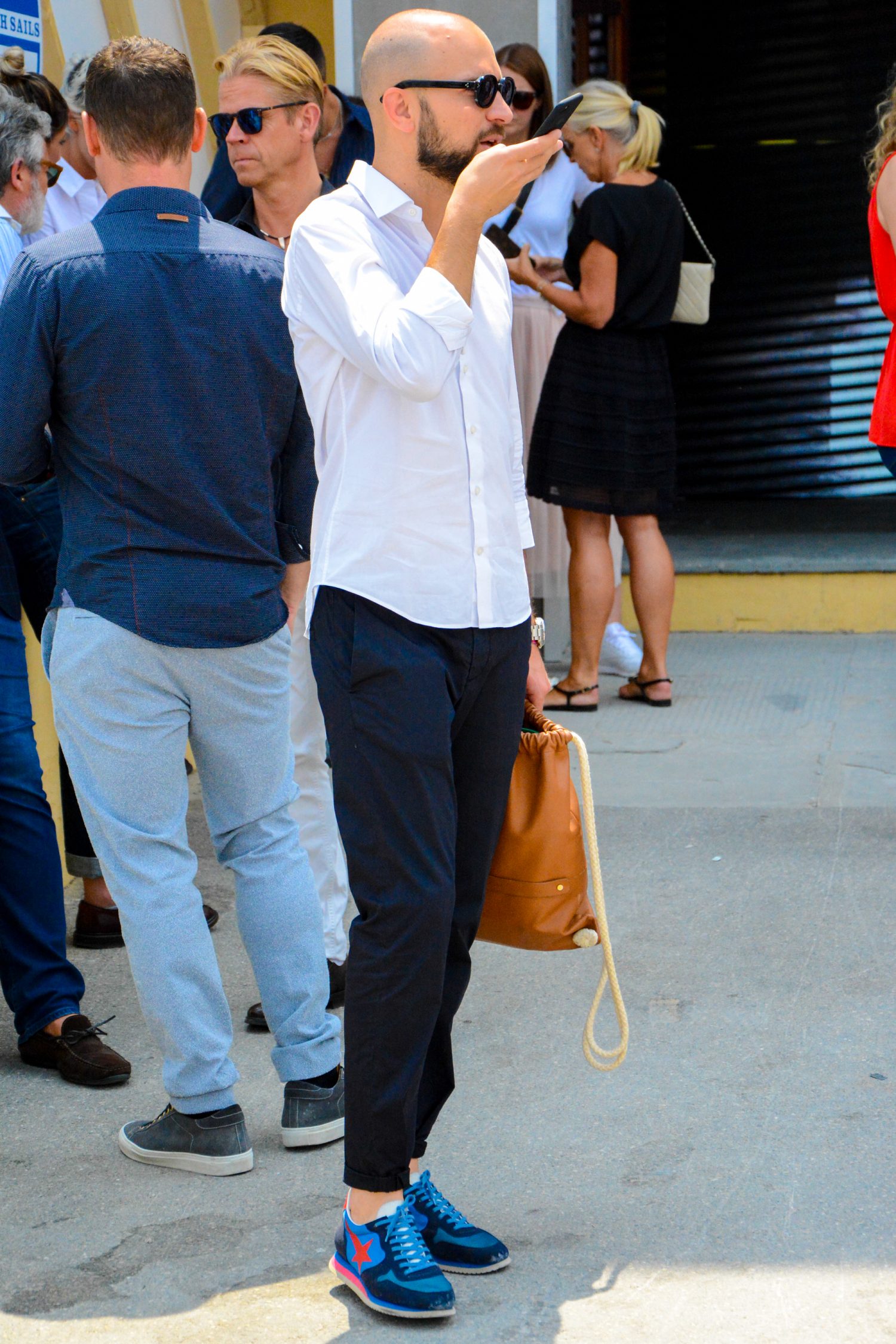 ELLE Man Style Calendar Bảy ngày hoàn hảo với áo sơ mi trắng linen. (18)