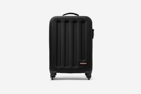 Với mức giá khoảng 200$, chiếc hành lý của thương hiệu EASTPAK sẽ là người bạn thân thiết tỏng mỗi chuyến du lịch của mọi quý ông. Ảnh: Highsnobiety