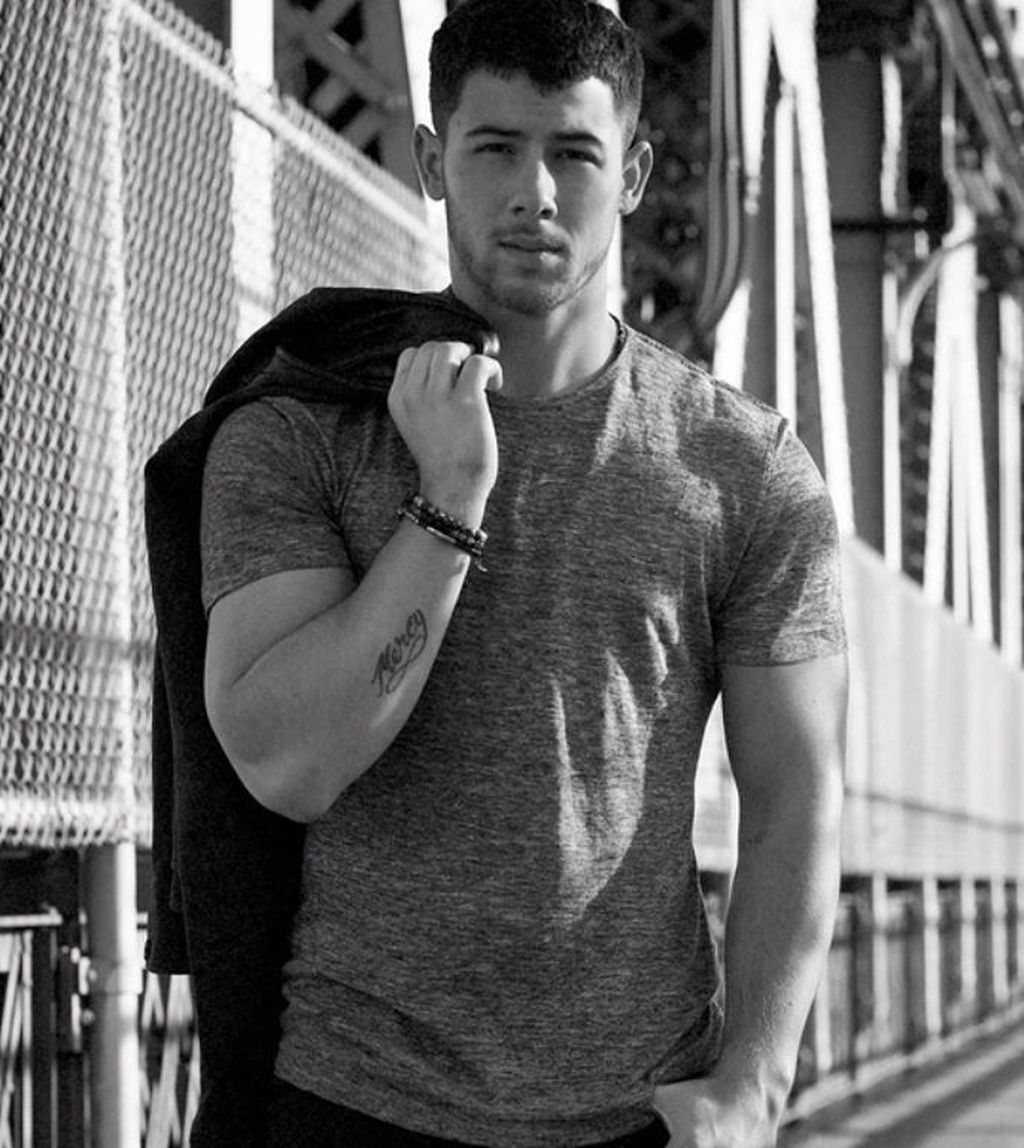 Nick Jonas là chàng nghệ sỹ đa tài với phong cách thời trang độc đáo và luôn biết cách tạo ấn tượng. Ảnh: 9Style - Nine