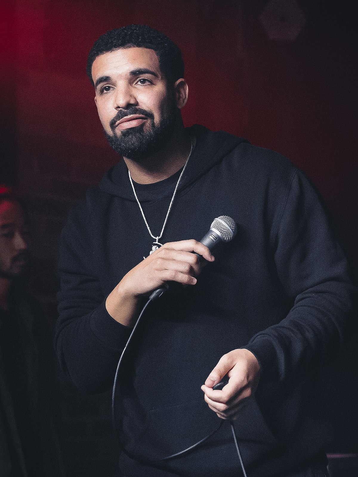 Drake, chàng rapper người Canada cũng không đứng ngoài cuộc chơi hoành tráng này. Ảnh: Racked