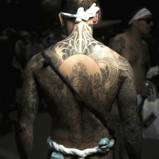 Nghệ thuật hình xăm Irezumi: Truyền thống lịch sử nên được bảo tồn hay chối bỏ?