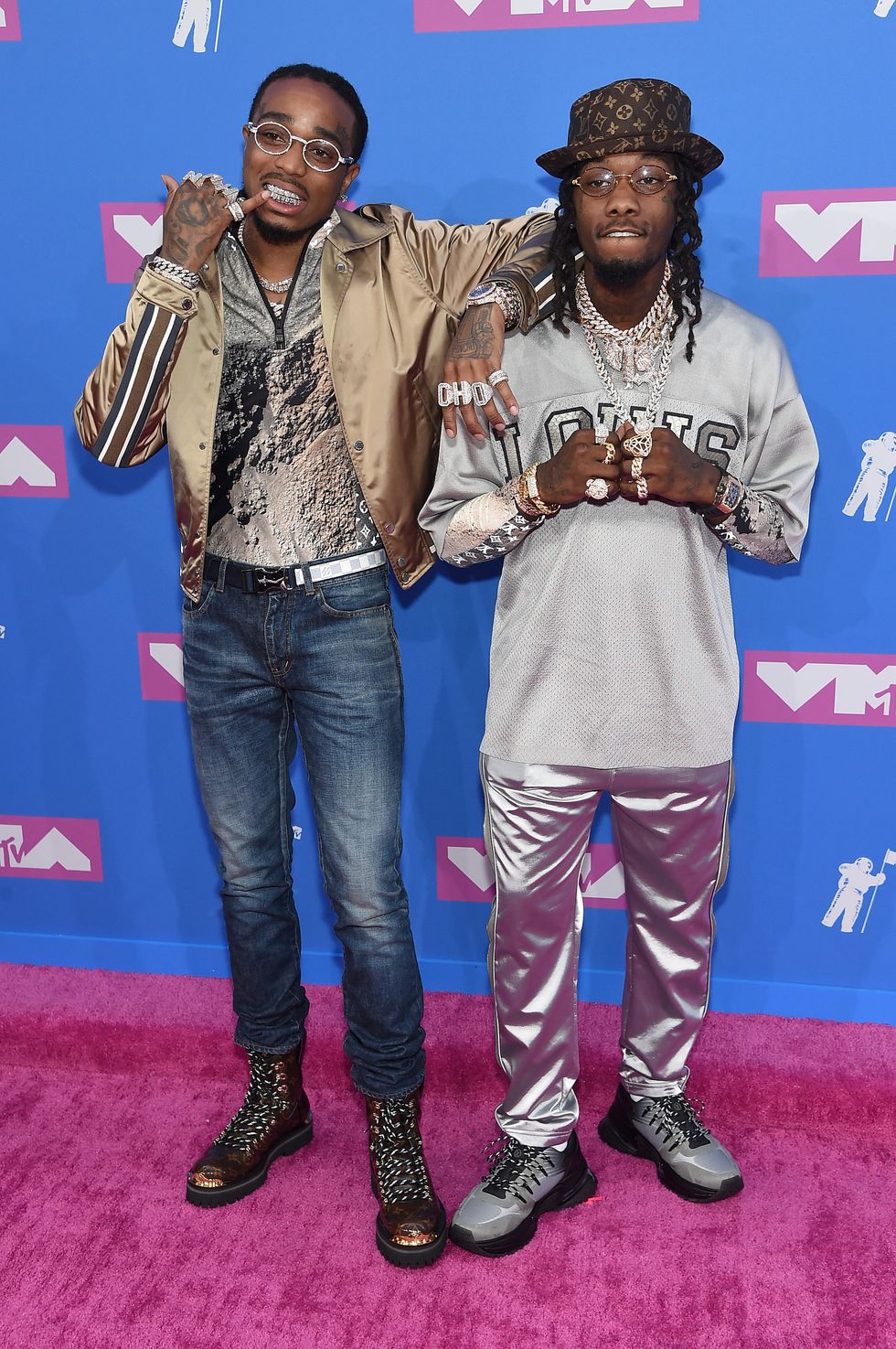 Hai chàng rapper Quavo và Offset nổi bật trên thảm đỏ VMAs 2018 với trang phục mang đậm chất hip hop. Ảnh: ELLE USA