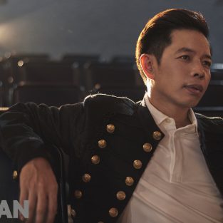 Phía sau nụ cười của Thái Hòa Phía sau nụ cười của Thái Hòa
