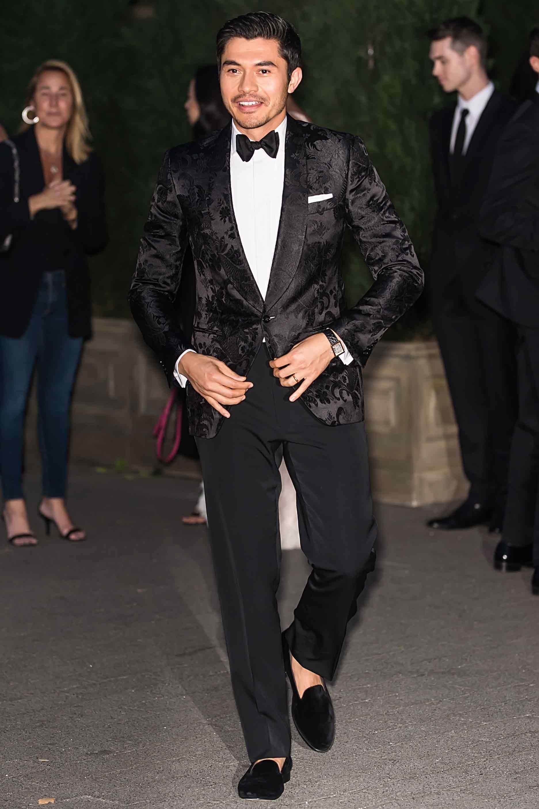 Chàng diễn viên người Malaysia Henry Golding trông thật thanh lịch với bộ suit của Ralph Lauren. Ảnh: GQ