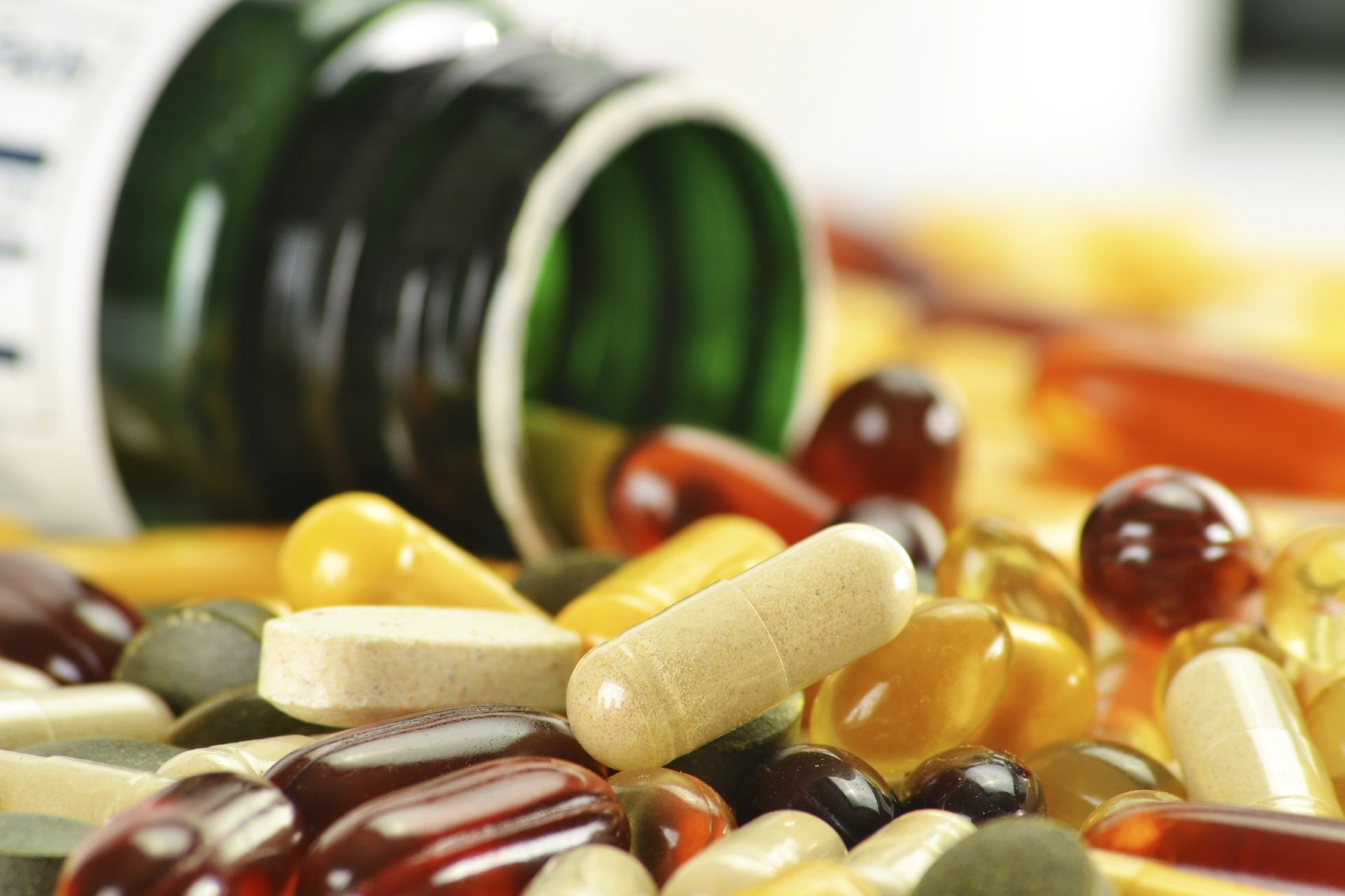 Vitamin tổng hợp có thể ở dạng viên cứng, viên nang hay dầu cá. Ảnh; Bremo Pharmacy