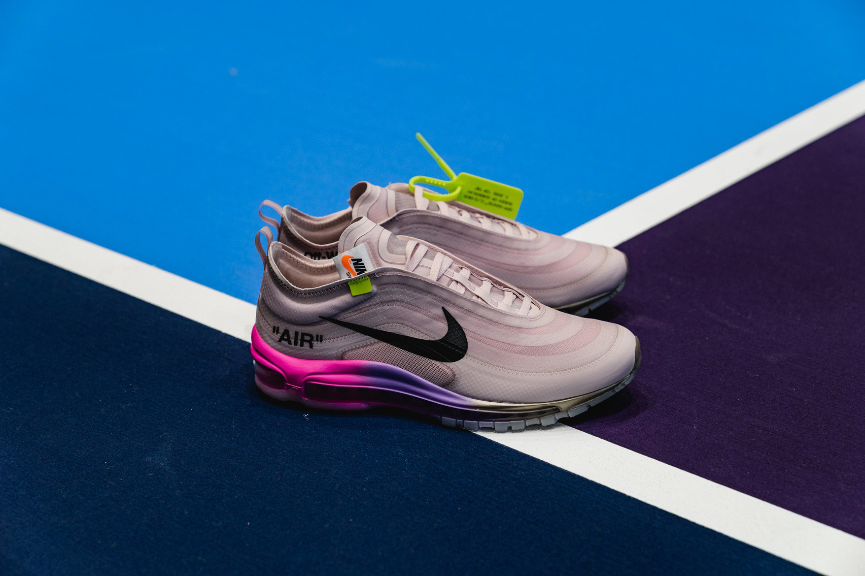 giay theo thao dat nhat q3.2018 - Off-White x Nike Air Max 97 “Queen” - elle man