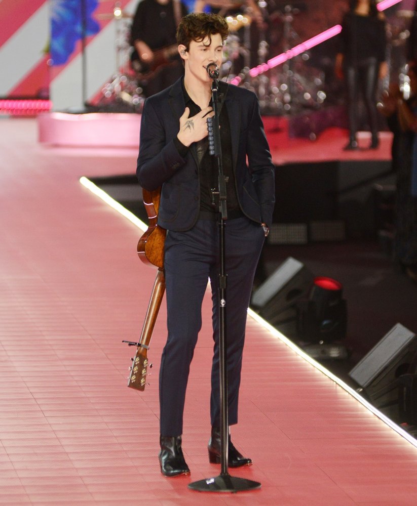 Shawn Mendes nổi bật trên sân khấu Victoria's Secret 2018. Ảnh: ACE Showbiz